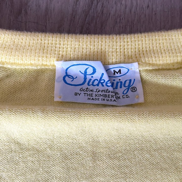 Vintage Yellow Pickering Sweater Mens M Showboat Casino Pullover V-Neck - Picture 6 of 7